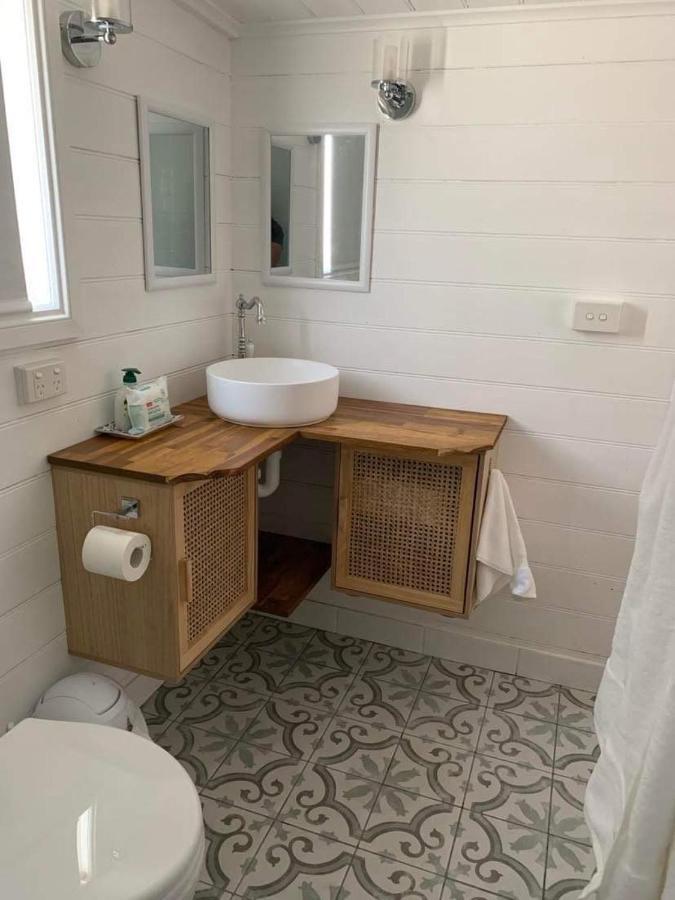 The Wandering Duck - Heritage Tiny House ストラーン エクステリア 写真