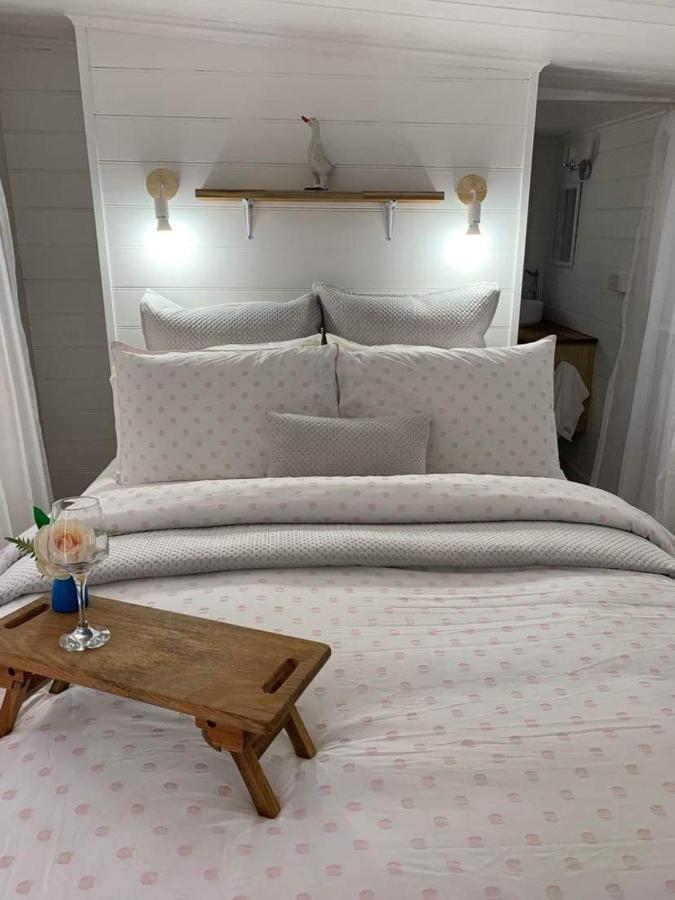 The Wandering Duck - Heritage Tiny House ストラーン エクステリア 写真
