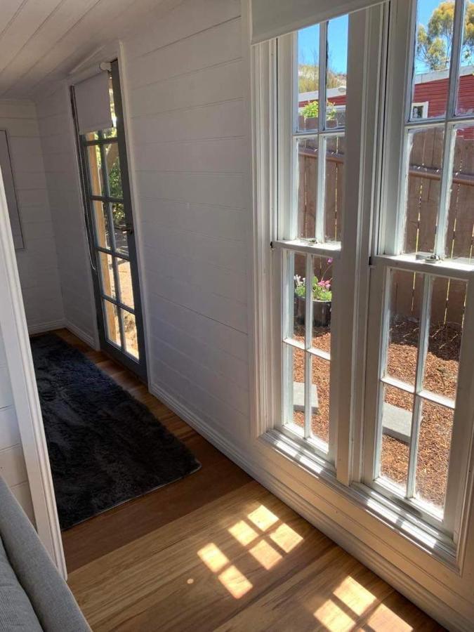 The Wandering Duck - Heritage Tiny House ストラーン エクステリア 写真